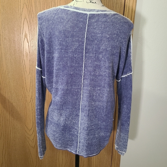 Elliott Lauren Acid Wash Long Sleeve Burnout Raglan Sleeve Top - Picture 2 of 3